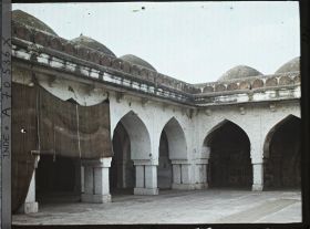 Image représentant Intérieur de la mosquée Noire (Kalan ou Kali Masjid)