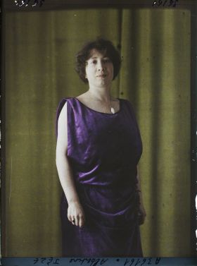 Image représentant Mademoiselle  https://musee-albert-kahn.s-museum.fr/home/NWQ2OTAwYzNmYjZlZTk1ZWQwODJmMjY4L2dlbmVyaWMtbm90aWNlLXRhYi9hdXRob3JpdHkvNjE3YTc5ZjVjZjhiODk2OGIzMzM3ZDIx/5d6900c3fb6ee95ed082f268/generic-notice-tab/authority/617a79ebcf8b8968b3336fc2 Albertine Jèze