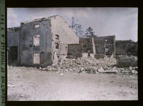 Image représentant France, Haraucourt, La Cour de la grande ferme à l'entrée du Village