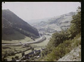 Image représentant France, Mont Dore, Vallée de la Dordogne - vue prise de la route de Clermont vers le N.O.