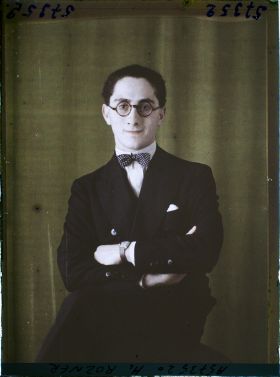 Image représentant https://musee-albert-kahn.s-museum.fr/home/NWQ2OTAwYzNmYjZlZTk1ZWQwODJmMjY4L2dlbmVyaWMtbm90aWNlLXRhYi9hdXRob3JpdHkvNjE3YTc5ZjVjZjhiODk2OGIzMzM3ZDIx/5d6900c3fb6ee95ed082f268/generic-notice-tab/authority/617a79ebcf8b8968b333770b Monsieur Rozner