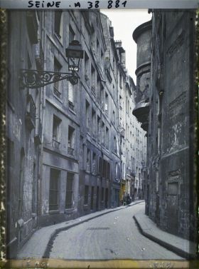 Image représentant La rue de l'Hôtel-de-Ville, au niveau de l'Hôtel de Sens