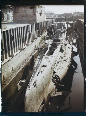 Image représentant Belgique, Ostende, Sous marin allemand dans sa Cale, le même, vue prise de l'avant