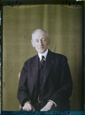 Image représentant https://musee-albert-kahn.s-museum.fr/home/NWQ2OTAwYzNmYjZlZTk1ZWQwODJmMjY4L2dlbmVyaWMtbm90aWNlLXRhYi9hdXRob3JpdHkvNjE3YTc5ZjVjZjhiODk2OGIzMzM3ZDIx/5d6900c3fb6ee95ed082f268/generic-notice-tab/authority/617a79ebcf8b8968b3337578 Monsieur Jules Perrigot