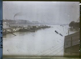 Image représentant La Seine en crue depuis le viaduc d'Auteuil (aujourd'hui pont du Garigliano)