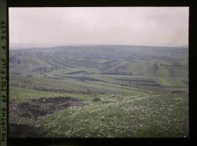 Image représentant France, Léomont, Panorama vers le Sud Ouest avec les perches des houblonnières