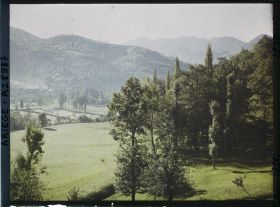 Image représentant La vallée du Lez vue vers l'amont prise de la rive gauche