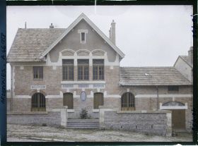 Image représentant La mairie et l'école