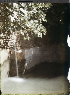 Image représentant Chute d'eau dans un bassin de retenue