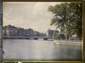 Image représentant L'île Rousseau, le Rhône et le pont des Bergues
