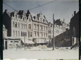 Image représentant Belgique, Louvain, Rue de l'Ouest et maison reconstruite