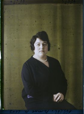 Image représentant https://musee-albert-kahn.s-museum.fr/home/NWQ2OTAwYzNmYjZlZTk1ZWQwODJmMjY4L2dlbmVyaWMtbm90aWNlLXRhYi9hdXRob3JpdHkvNjE3YTc5ZjVjZjhiODk2OGIzMzM3ZDIx/5d6900c3fb6ee95ed082f268/generic-notice-tab/authority/617a79ebcf8b8968b3337270 Madame Maurice Lévy