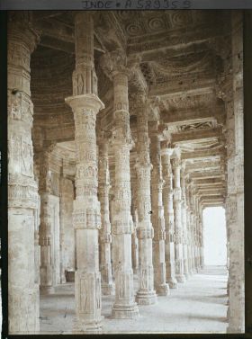 Image représentant La mosquée Adhai Din Ka Jhompra (début XIIIe siècle)