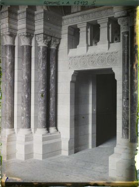 Image représentant Somme, Albert, Porte d'Entrée de la Basilique (Porte latérale)