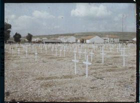 Image représentant France, Bras, Le Cimetière et le Village, reconstructions au fond de la Côte du Poivre