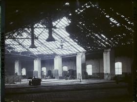 Image représentant Turquie, Eski-Ckehir, Dépôt des machines du Chin de fer détruit  Vue intérieure