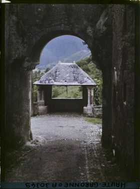 Image représentant Vue sur un lavoir depuis la porte de l'Hyrisson (?)