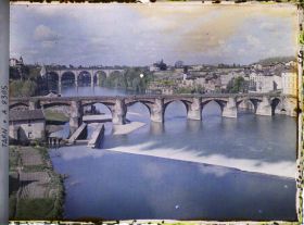 Image représentant Le pont vieux, au second plan le viaduc ferroviaire