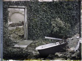 Image représentant Ruines dans la cour d'une maison, rue Saint-Symphorien