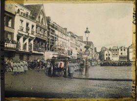 Image représentant Oise, Beauvais, Les obsèques du Dirigeable Britannique File de prolonges transportant 2 Cercueils