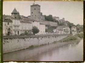 Image représentant France, Cahors, Vue prise du pont Cabessut et au fond la tour des Pendus ou de la Barre.