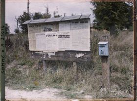 Image représentant France, Curlu, Affichage Officiel de la Commune et Boite aux lettres