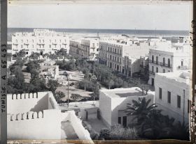 Image représentant La place Paul Bourde vue depuis la terrasse de l'Hôtel de ville