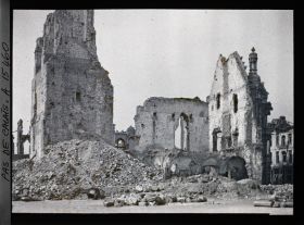 Image représentant France, Arras, L'Hotel de Ville vu de la Petite Place