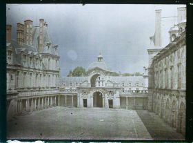 Image représentant France, Fontainebleau, Palais de Fontainebleau, Vue sur la Cour des Princes