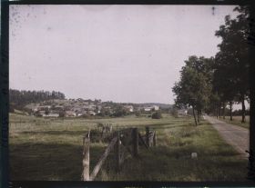 Image représentant France, La Chalade 392 h - Meuse, Le Chalade, vue de la route de Vienne le Chau aux Islettes)