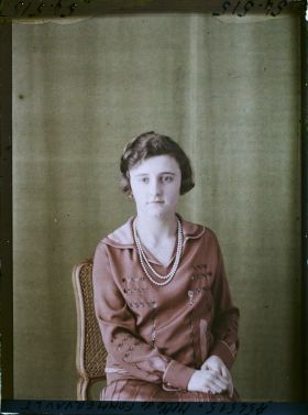 Image représentant https://musee-albert-kahn.s-museum.fr/home/NWQ2OTAwYzNmYjZlZTk1ZWQwODJmMjY4L2dlbmVyaWMtbm90aWNlLXRhYi9hdXRob3JpdHkvNjE3YTc5ZjVjZjhiODk2OGIzMzM3ZDIx/5d6900c3fb6ee95ed082f268/generic-notice-tab/authority/617a79ebcf8b8968b3336d49 Mademoiselle de Fommervault