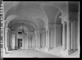 Image représentant Le péristyle de l'hôtel de ville