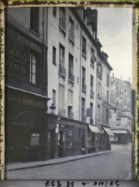 Image représentant La rue Frédéric-Sauton en direction de la rue Maître-Albert