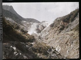 Image représentant null Solfatares de la vallée d'Owakudani ("Vallée des Grandes Eaux Chaudes") ou Ojigoku ("Grand Enfer")