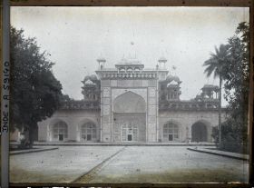 Image représentant La façade du Mausolée d'Akbar