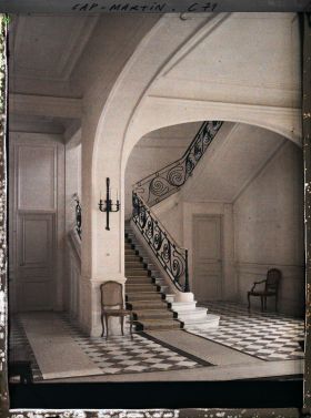 Image représentant Escalier dans la partie ouest du vestibule de la villa Kahn encore appelée villa Zamir