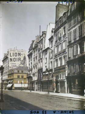 Image représentant La rue du Faubourg Saint-Honoré au niveau du numéro 14