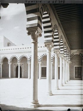 Image représentant Le grand patio des appartements beylicaux du palais du Bardo