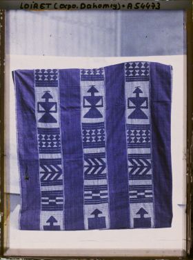 Image représentant Exposition d'art africain, pagne de toilette féminin