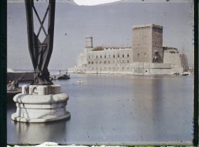 Image représentant Le Fort Saint-Jean, vue prise sous le pont transbordeur