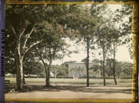 Image représentant L'avenue du Trésor, vue vers la Poste ?