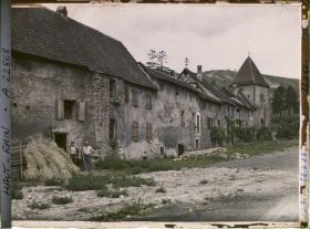 Image représentant France, Turkeim, Les Vieilles murailles, 2 paysans au 1er plan