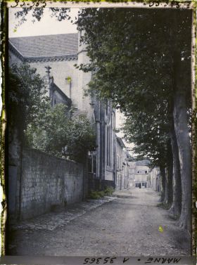 Image représentant France, Ste Menehould le haut, Rue longeant l'Air