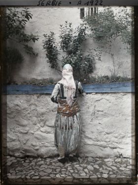 Image représentant Une citadine habillée à la mode turque