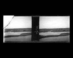 Image représentant Un plan ou un cours d'eau et peut-être des bassins de pisciculture