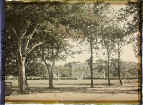 Image représentant L'avenue du Trésor, vue vers la Poste ?