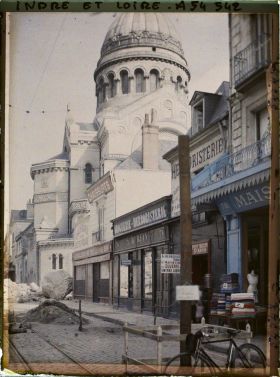 Image représentant Les gravats de la tour Charlemagne devant la basilique Saint-Martin, rue des Halles