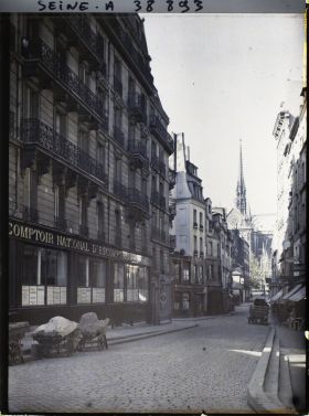 Image représentant La rue Frédéric-Sauton en direction de l'île de la Cité