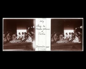 Image représentant Dames et jeunes filles de la famille Okuma jouant à un jeu de cartes traditionnel, lors d'une réception