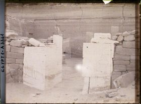 Image représentant Entrée d'un  null hypogée près de la ville